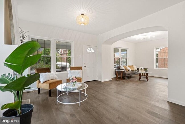 Photo - 201 Parkway St