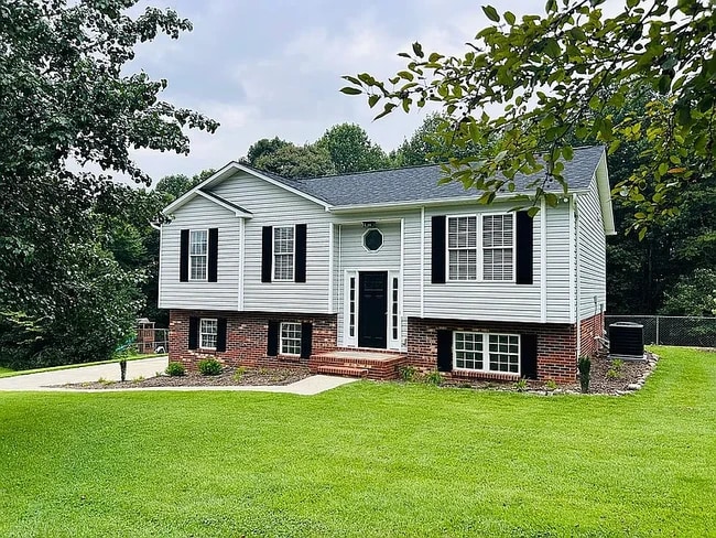 Building Photo - 156 Hawksbridge Rd Rental