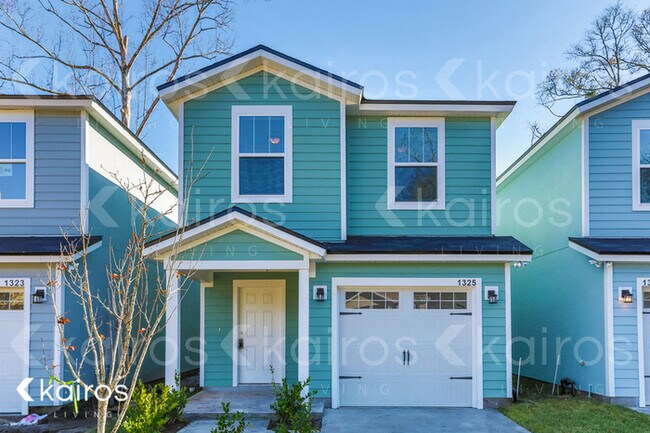 Photo - 1325 Mull St House