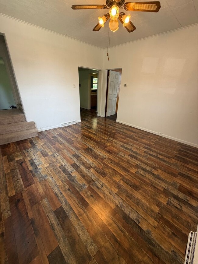 Photo - 4 bedroom with fenced-in yard in Washington
