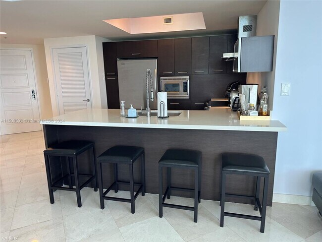 Photo - 3 br, 2 bath Condo - 150 Sunny Isles Blvd ... Unit 1-1105