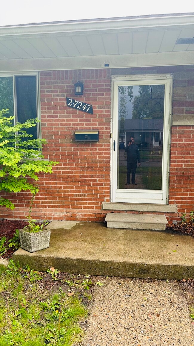 Photo - 27247 Pembroke Dr