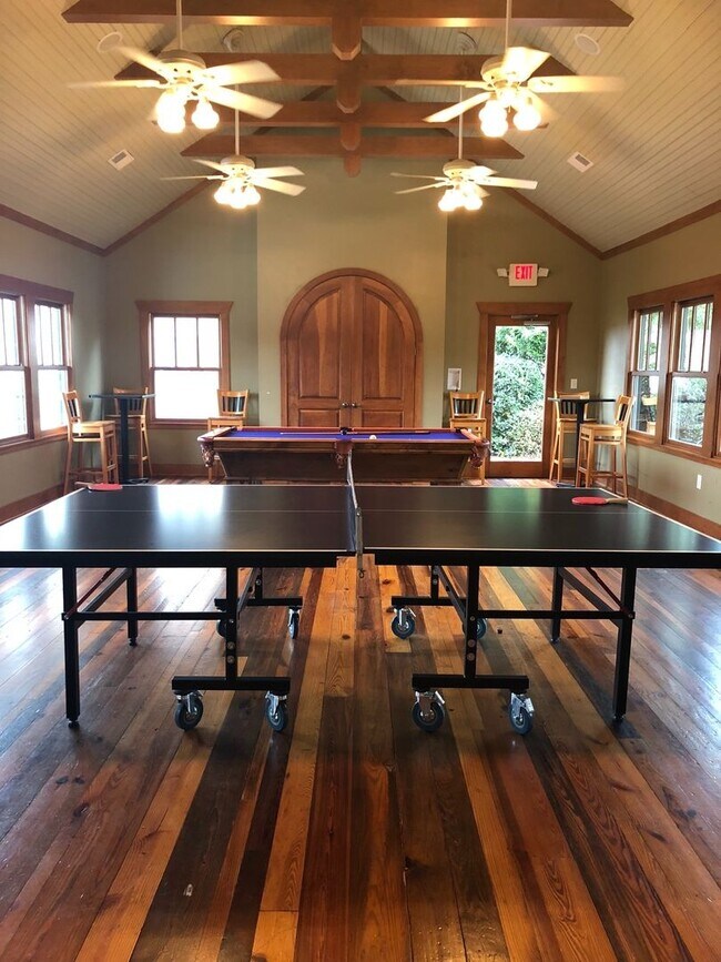 Photo - 821 Harts Cove Way