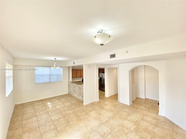 Photo - 8899 NW 107th Ct Unidad 111 Rental