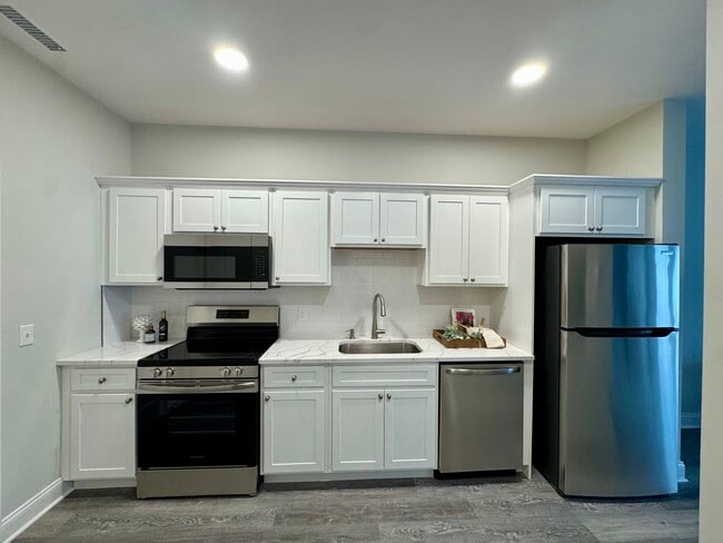 Photo - Cedar Village at the Locks