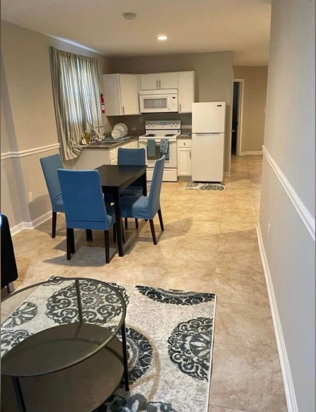 Dining and kitchen - 4296 Southern Ave SE Unit B