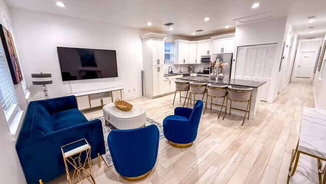 Photo - 214 C St