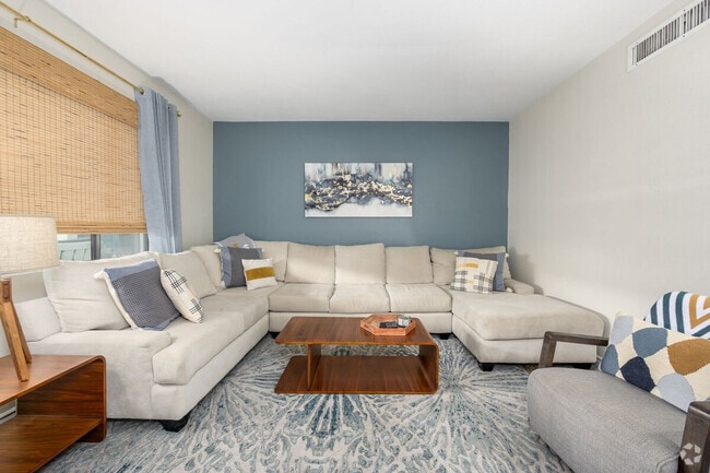 Building Photo - 15020 N 7th Dr Rental