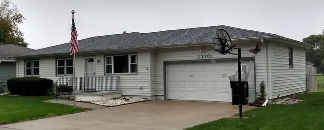 Photo - 1310 W Dakota St House