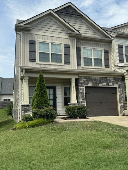 Photo - 2022 Abbingdon Way