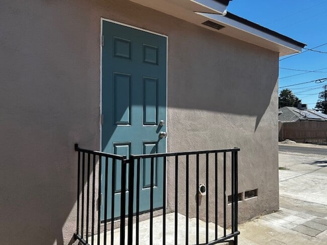 Building Photo - Private 1 Bed, 1 Bath Unit Rental