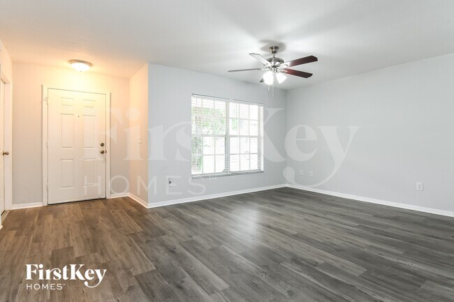 Photo - 3796 Huntwicke Blvd