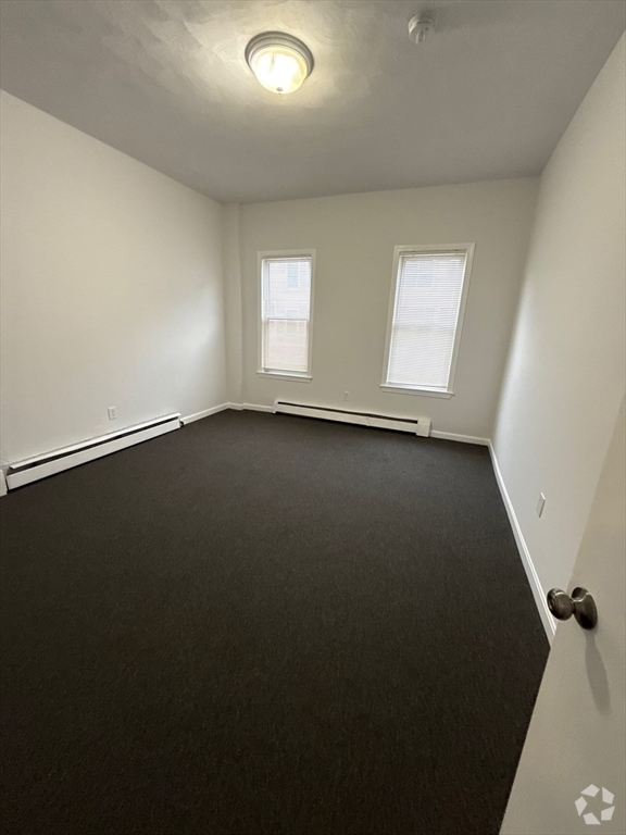 Building Photo - 107 Brooks St Unit 1 Rental