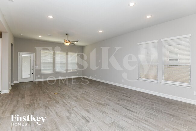 Photo - 937 Crest Breeze Dr