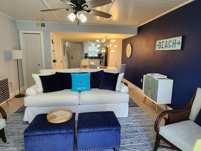 Photo - BEAUTIFUL 2 Bedroom Beach-Side Condo! FURN...