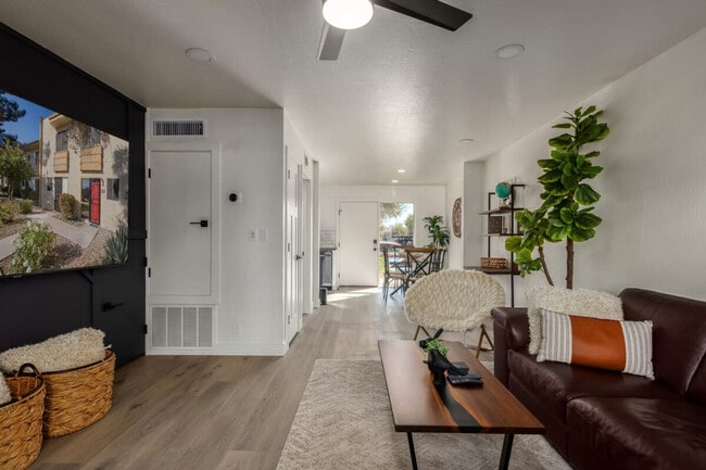 Photo - 4620 N 68th St Unit SI ID1558662P