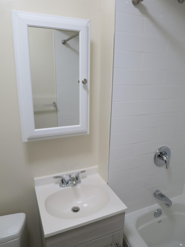 Photo - 2150 Cadboro Bay Rd Unit 36