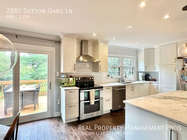 Building Photo - 2885 Sutton Oaks Ln