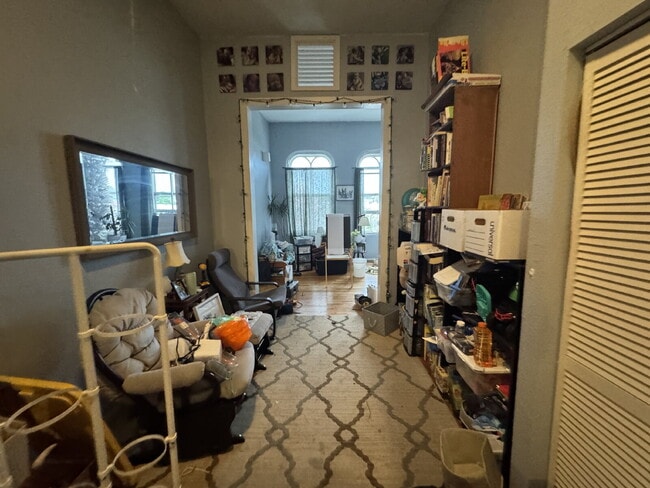 Photo - 105 2nd St E