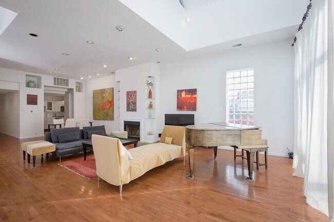 Photo - 440 M St NW Unit SI ID692P