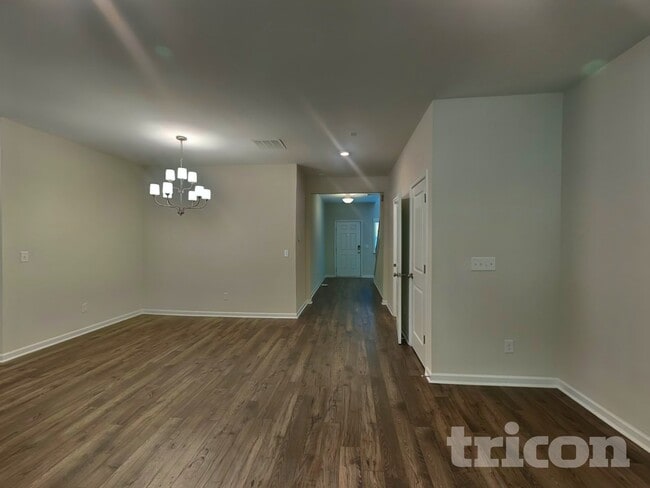 Photo - 196 Chapelcrest Ln