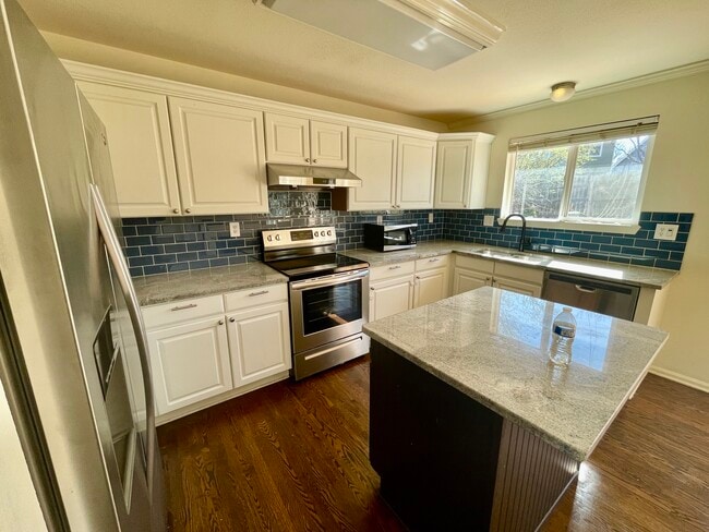 Photo - 1422 Hyacinth Way