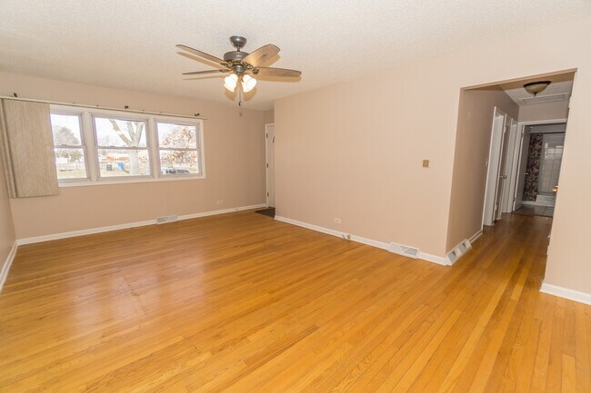 Photo - 447 W Byron Ave