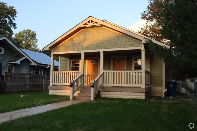 Building Photo - 6021 N College Ave Rental