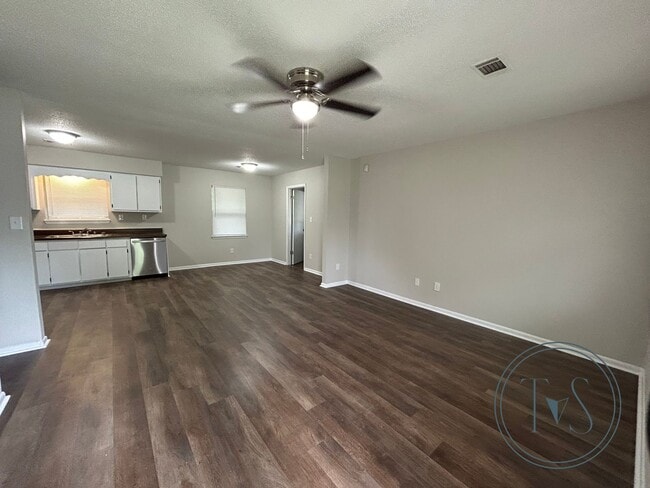 Photo - 993 White Cir