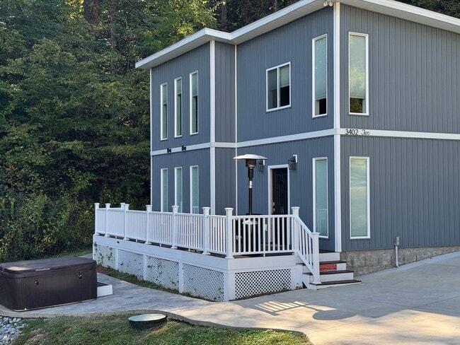 Building Photo - Pet Friendly!!!!