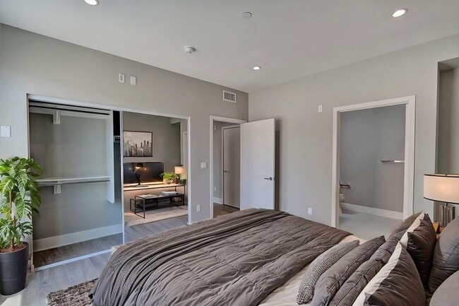 1210 S Corning St Unit 201