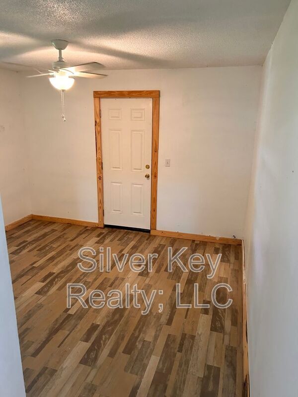 Photo - 115 Burdett Rd