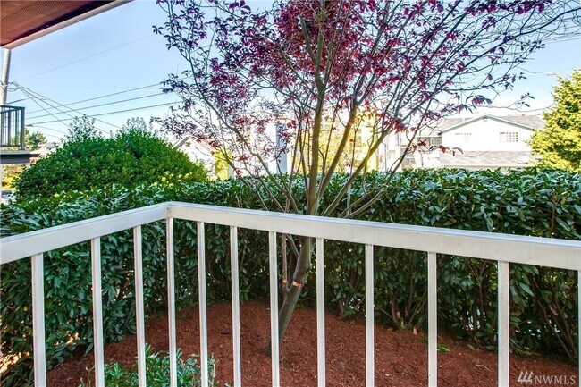 Access to private yard - 1110 29th Ave S