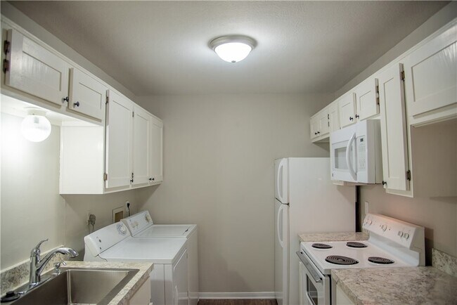 Photo - 700 Navarro Dr Unidad A