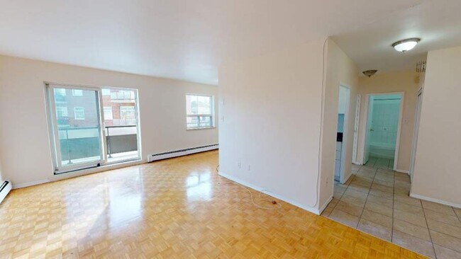 Photo - Danforth Apartments Unit Bachelor + Den
