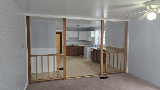 Photo - 415 E 35th St