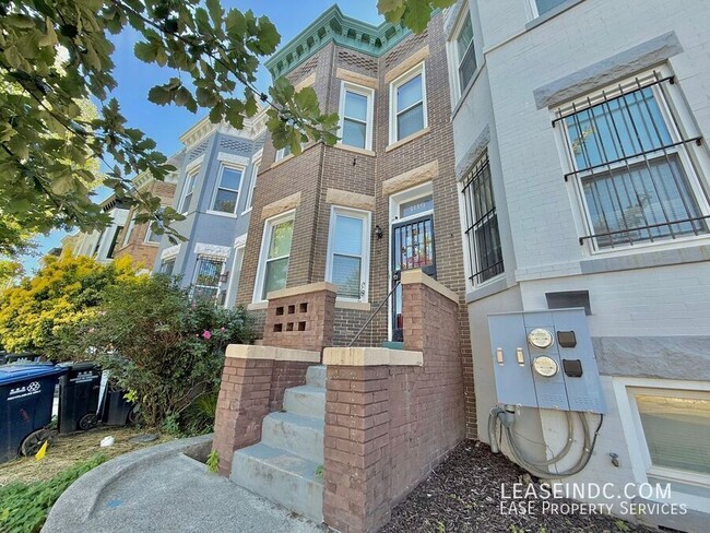 Building Photo - 3119 11th St NW Unit #B