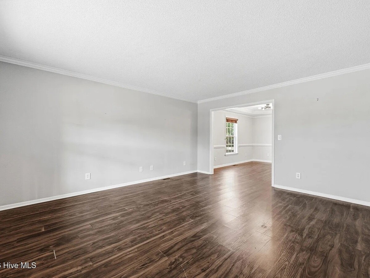 Photo - 101 Ellington Pl