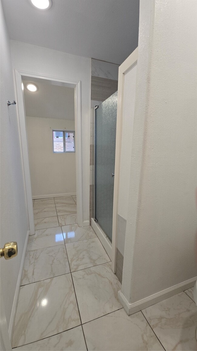 Photo - 421 Sidney St