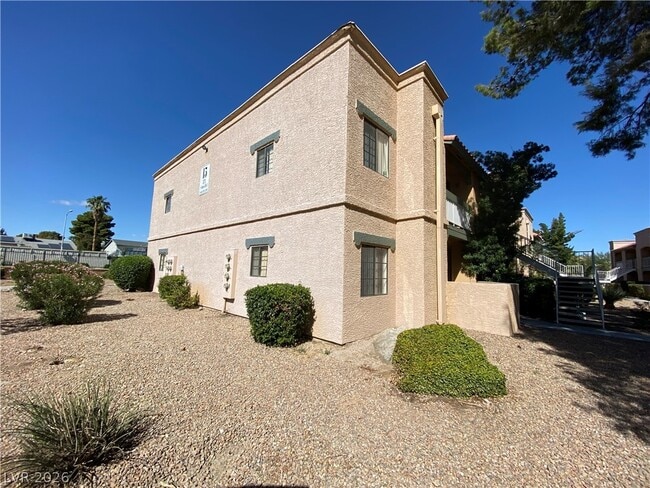 Building Photo - 5174 S Jones Blvd Unit 207