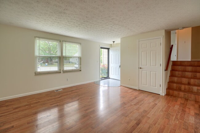 Photo - 651 Dovalon Pl