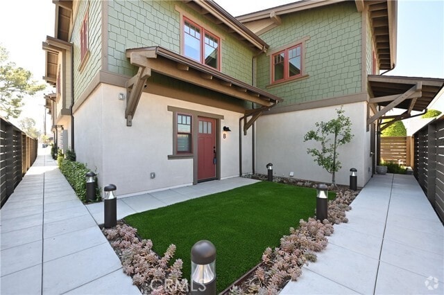 Building Photo - 117 N Vista Bonita Ave Unit C Rental