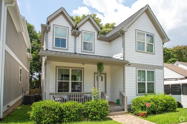 Building Photo - Beautiful Home in Nashville!