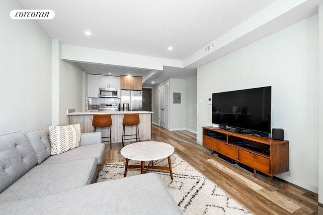 Photo - 30-82 Crescent Street 7E