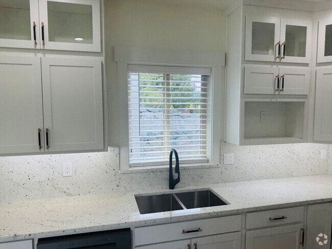 Building Photo - 1-Bed/1-Bath House INCLUDES ALL UTILITIES