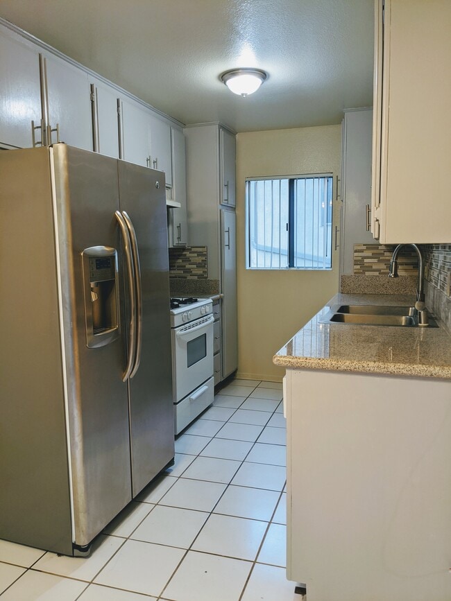 Kitchen - View 1 - 3740 Vinton Ave