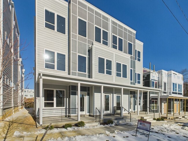 Building Photo - 907 Bainbridge St Unit A