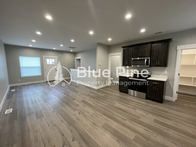 Photo - 5844 Wildrose Ave