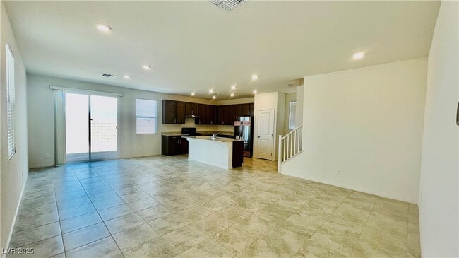 Photo - 8736 Victoria Pk St