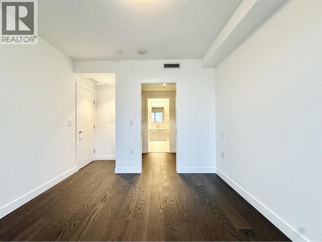 Photo - 5788 Gilbert Rd. Unité 802